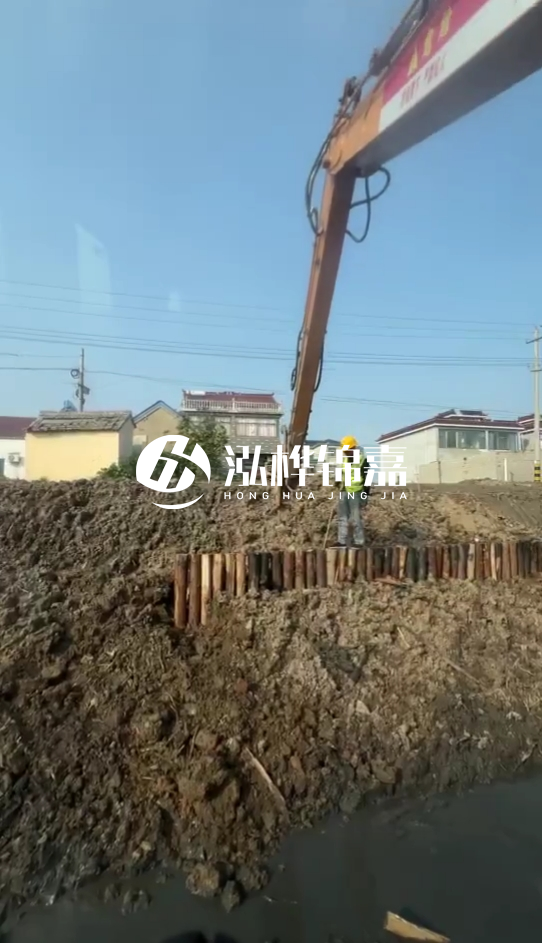南陽挖機(jī)打木樁專業(yè)施工-打防汛木樁時選用多粗的木樁為宜？